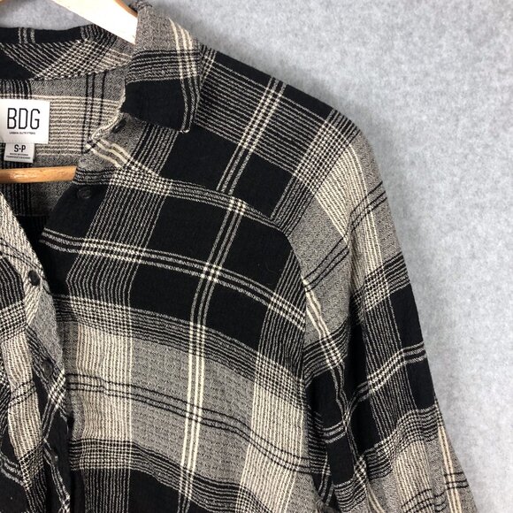 BDG Black Plaid Oversized Button Down Flannel Size Small - Picture 3 of 6